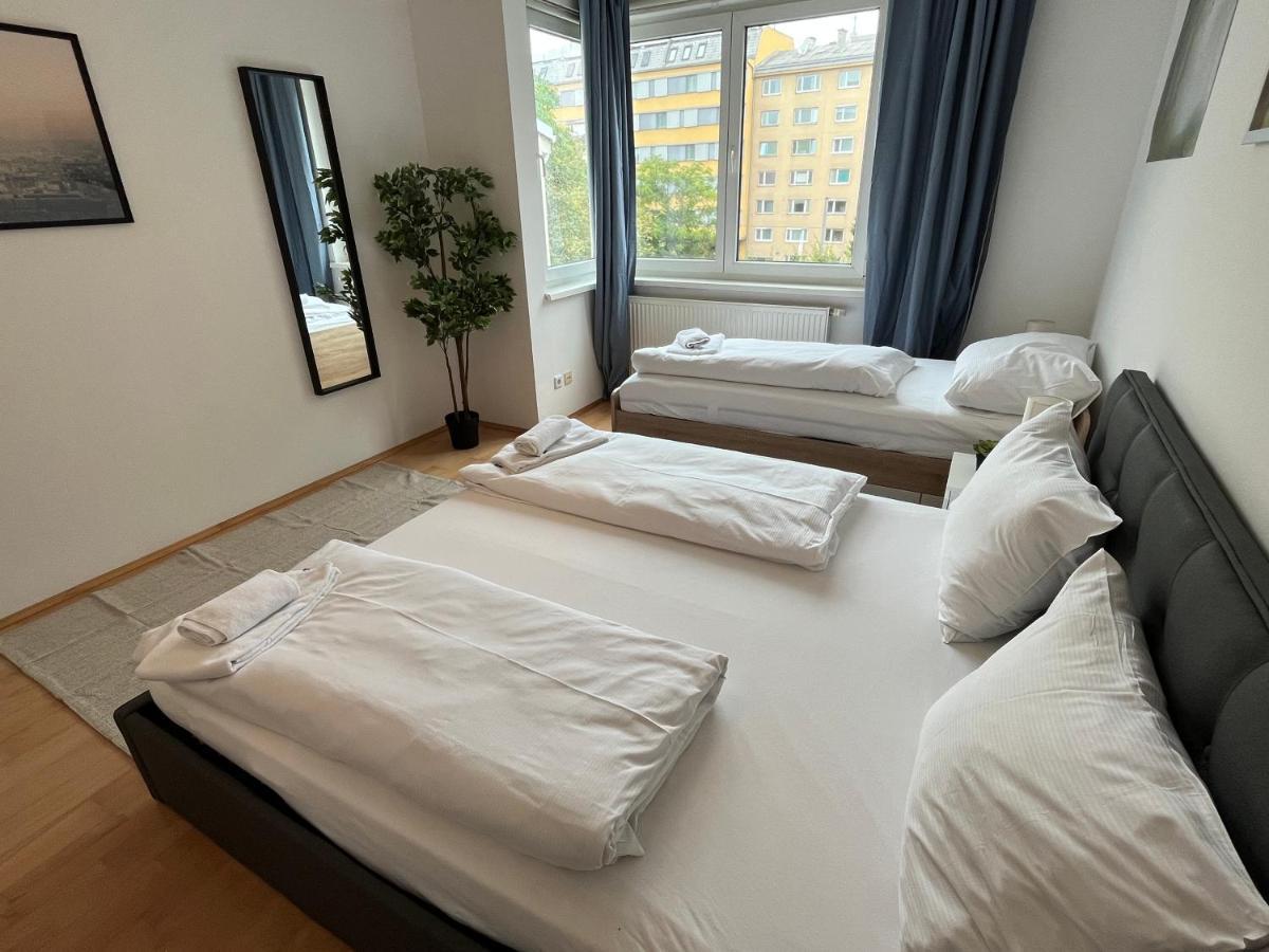 Appartamento Cool Schonbrunn Apt 2Br Vienna Esterno foto