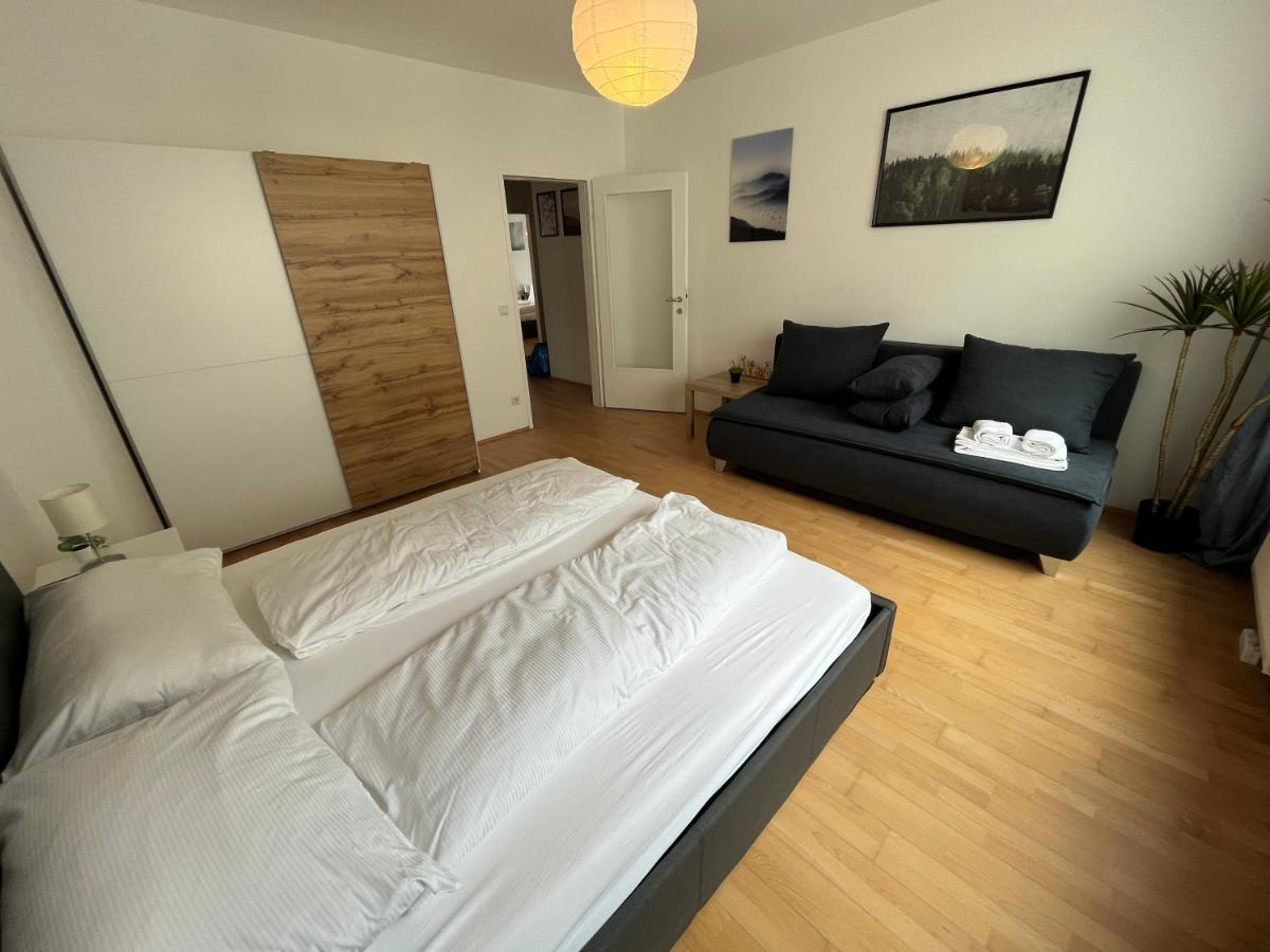 Appartamento Cool Schonbrunn Apt 2Br Vienna Esterno foto