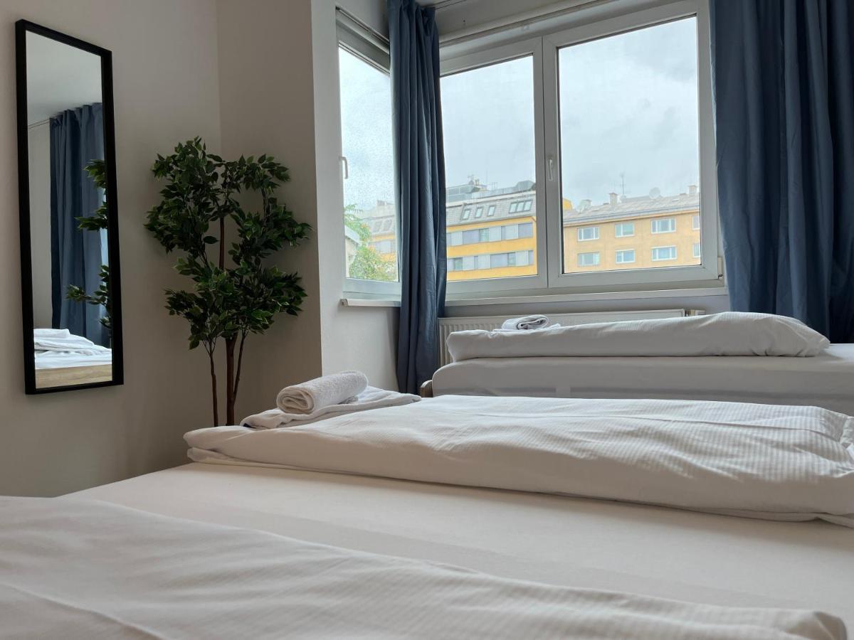 Appartamento Cool Schonbrunn Apt 2Br Vienna Esterno foto
