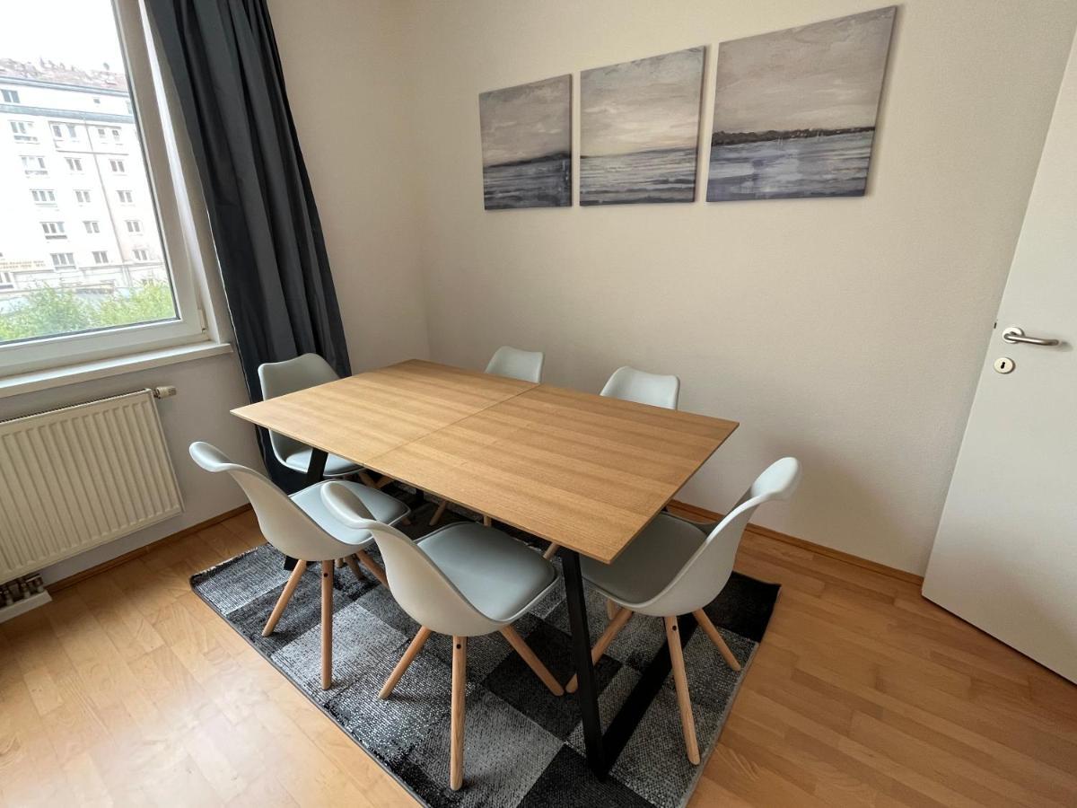 Appartamento Cool Schonbrunn Apt 2Br Vienna Esterno foto