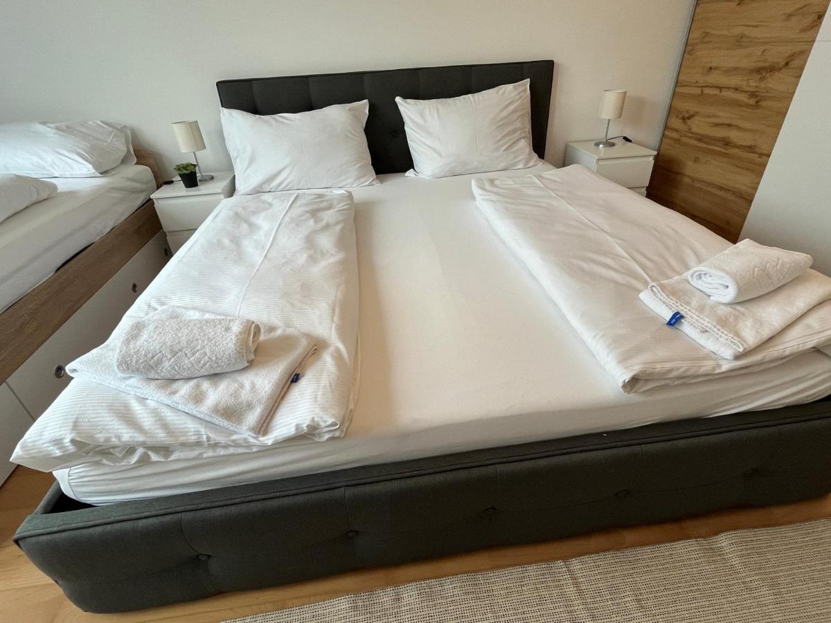 Appartamento Cool Schonbrunn Apt 2Br Vienna Esterno foto