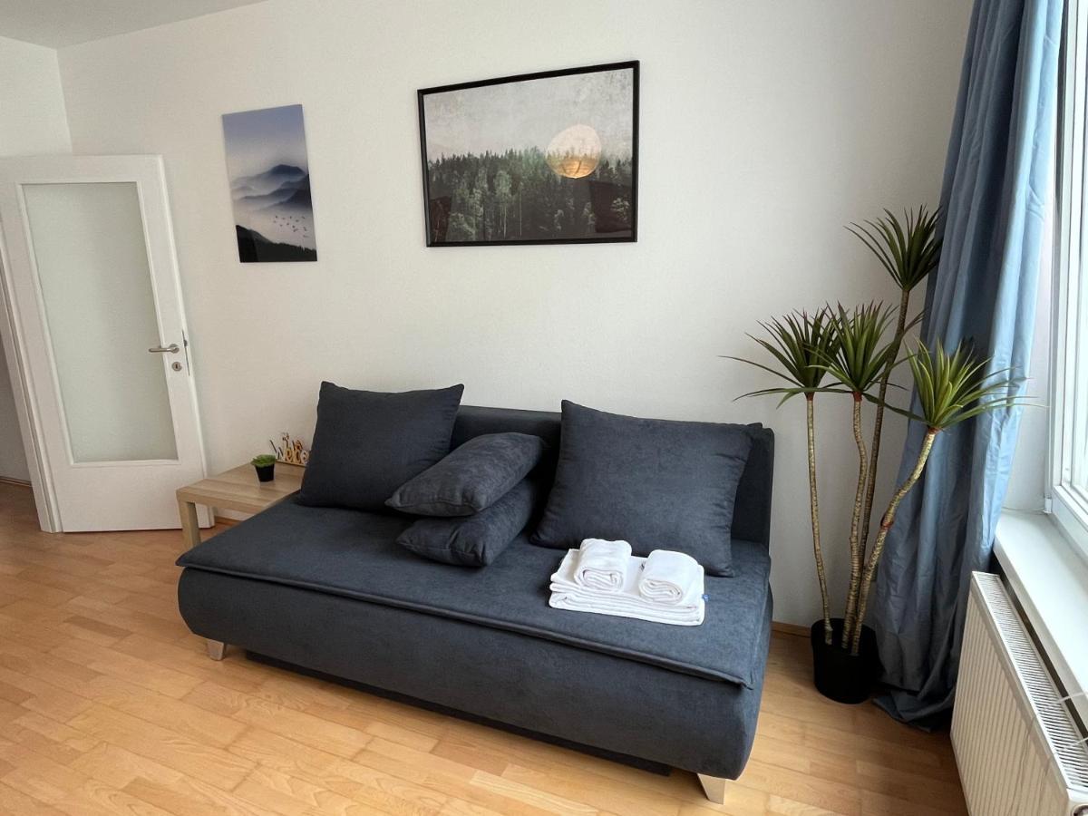 Appartamento Cool Schonbrunn Apt 2Br Vienna Esterno foto