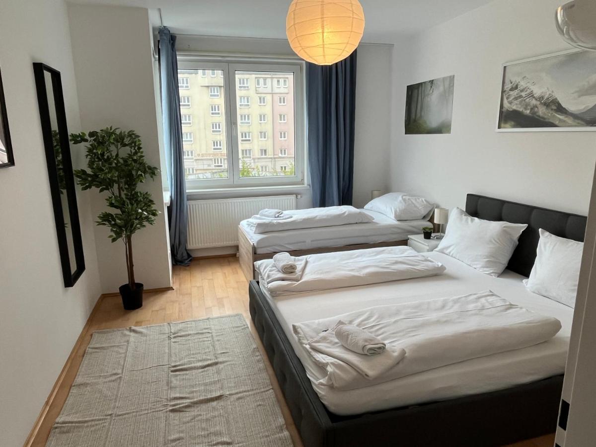Appartamento Cool Schonbrunn Apt 2Br Vienna Esterno foto